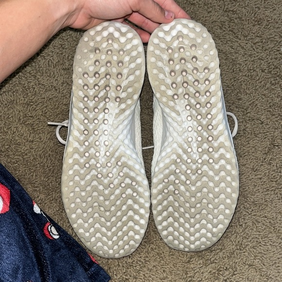 Women’s 8.5 nike shoes - Picture 3 of 4